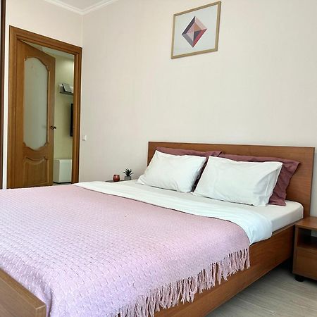 Apartments With A Coffee Machine In The City Center, Near A Park And Zlata Plaza Rivne Exterior foto